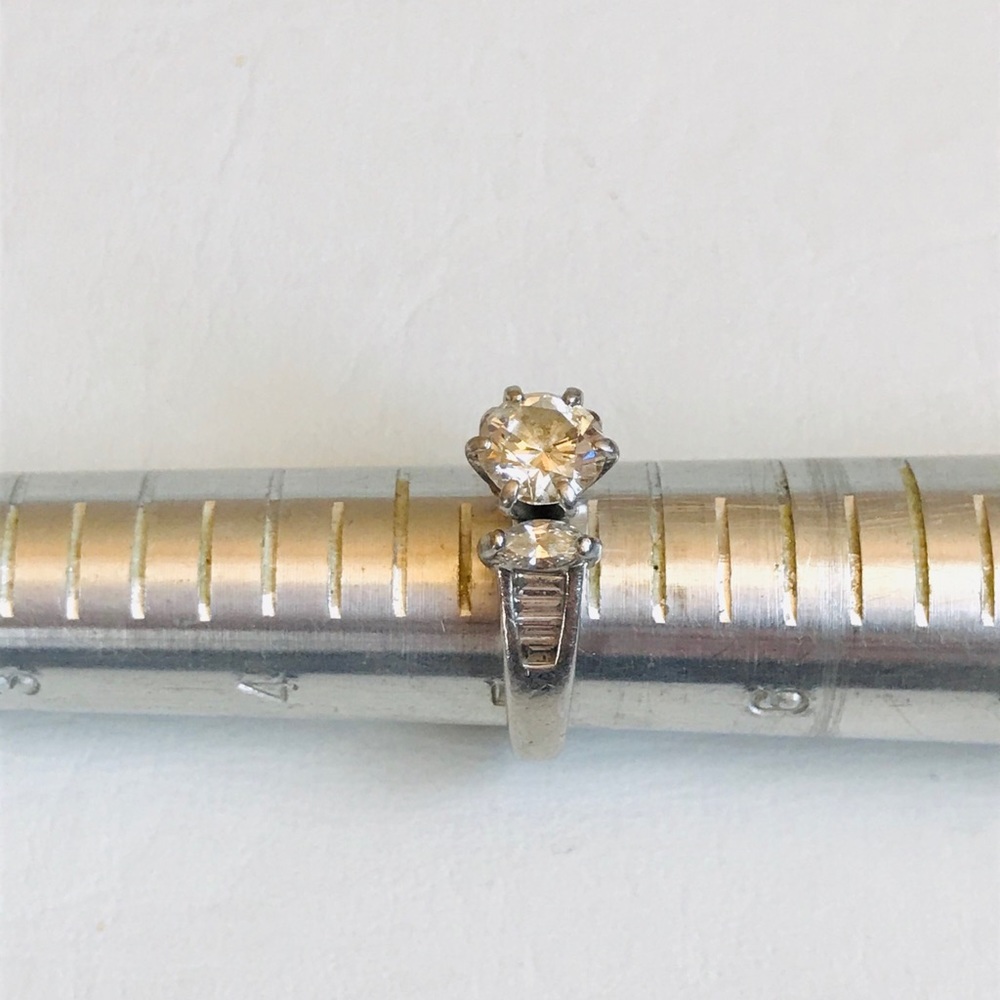 VINTAGE PLATINUM DIAMOND RING ROUND STONE MARQUISE - Picture 5 of 16
